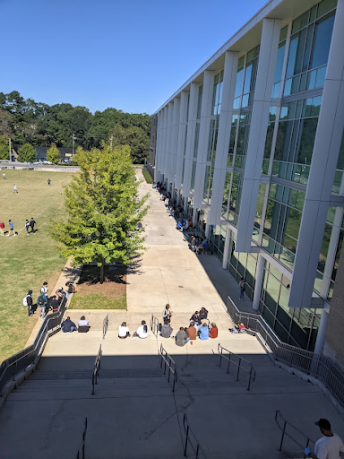 Students eating lunch outside