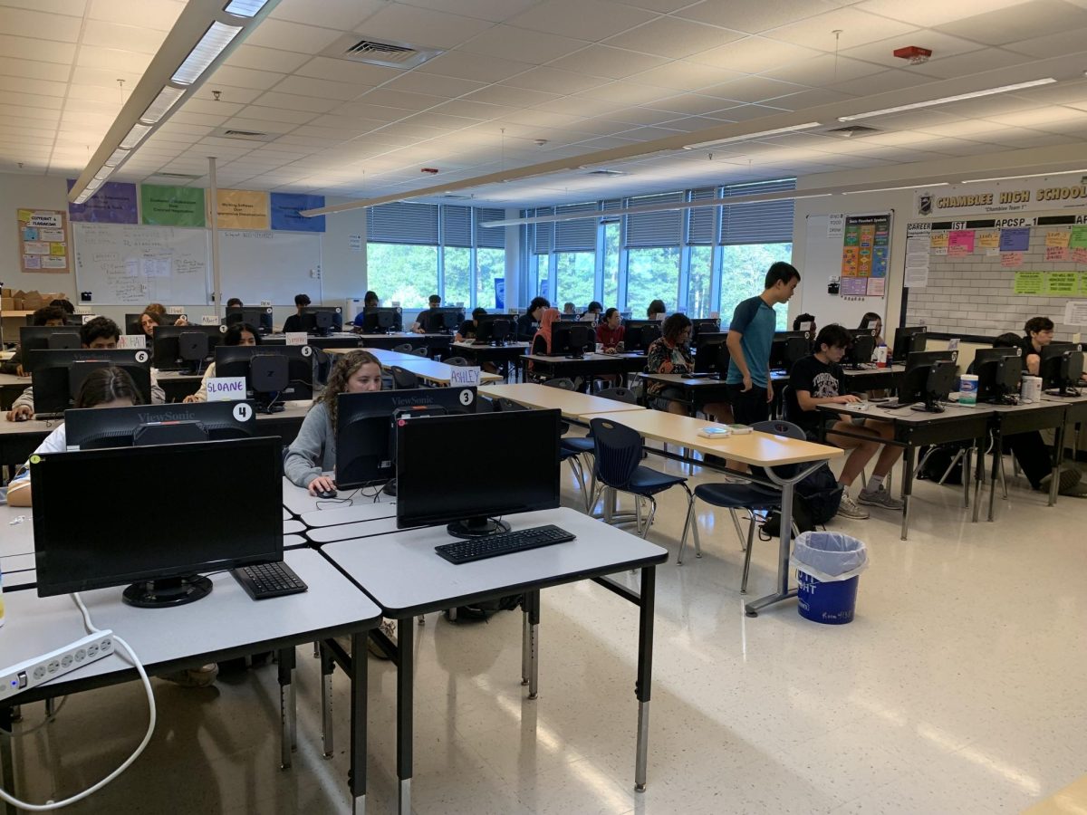 Students at work in the computer lab (Photo courtesy of Tommy Liang)