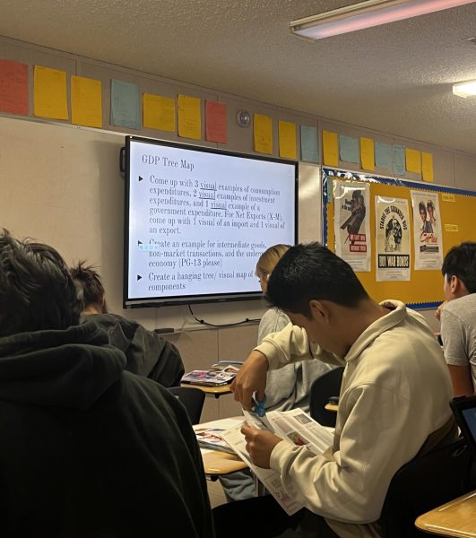 Photo Courtesy of Ashley Chay Chay. Students are reviewing for their final. 