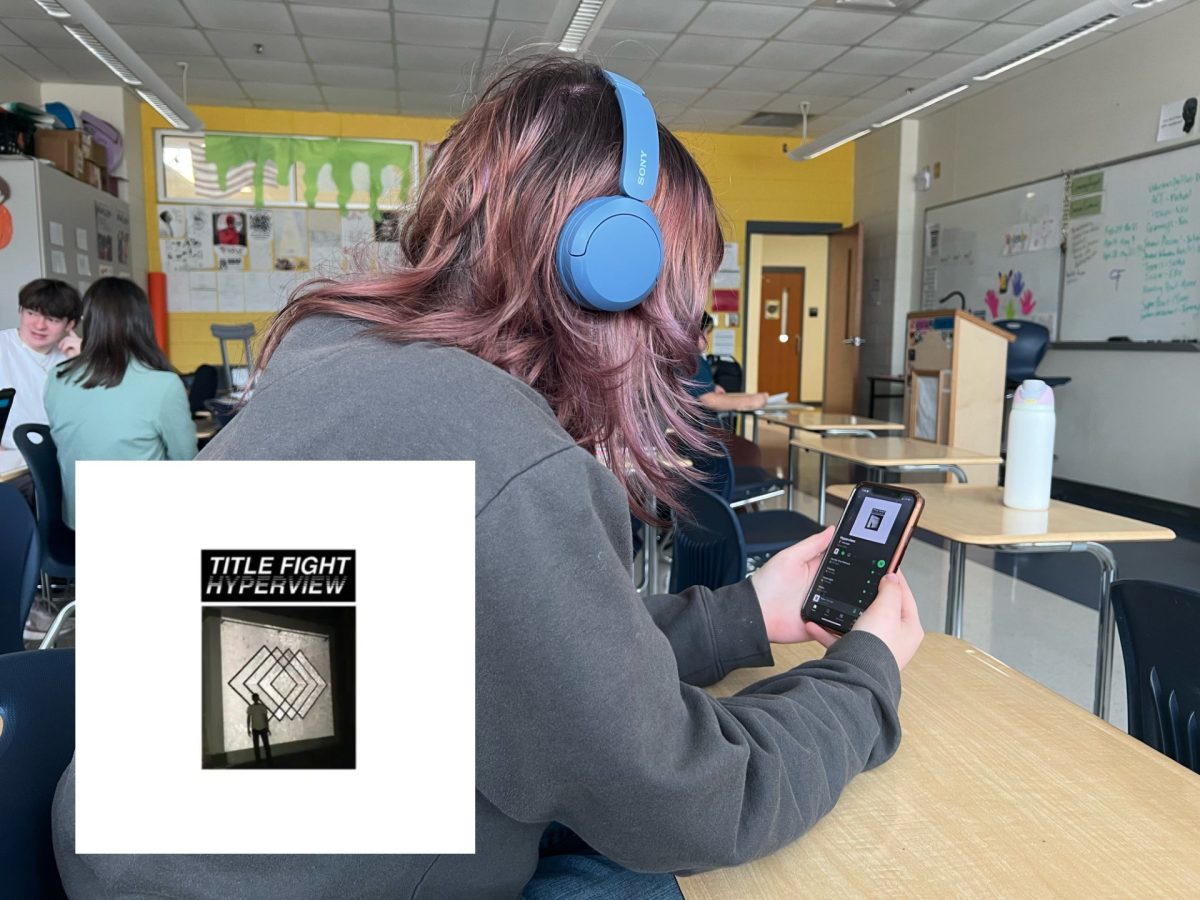 Sasha Lapayeva (‘27) listening to the Hyperview album. Photo courtesy of Noa Zilber (‘27) 