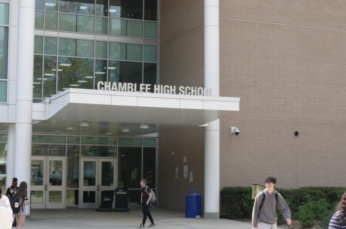 The front of Chamblee High School at the end of a school day. Photo by Noa Zilber.